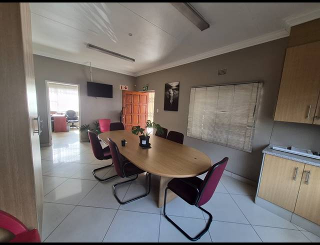 220M² OFFICE TO LET IN ALBERTON NORTH